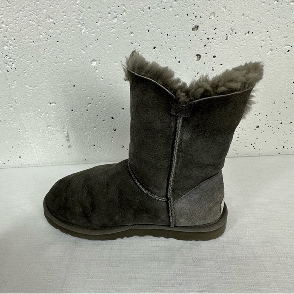 UGG Size 6 Bailey Button Gray Suede Shearling Boots - Picture 8 of 17